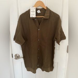Men’s size L polo shirt. Olive green. Light knit.
